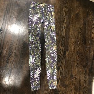 wunder under printed lululemon leggings
